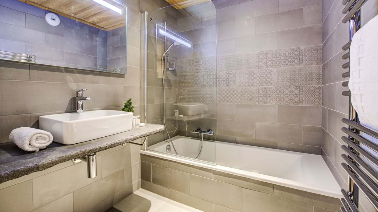 luxury-ski-chalet-les-pierrys-morzine-oxford-ski-company (16).jpg