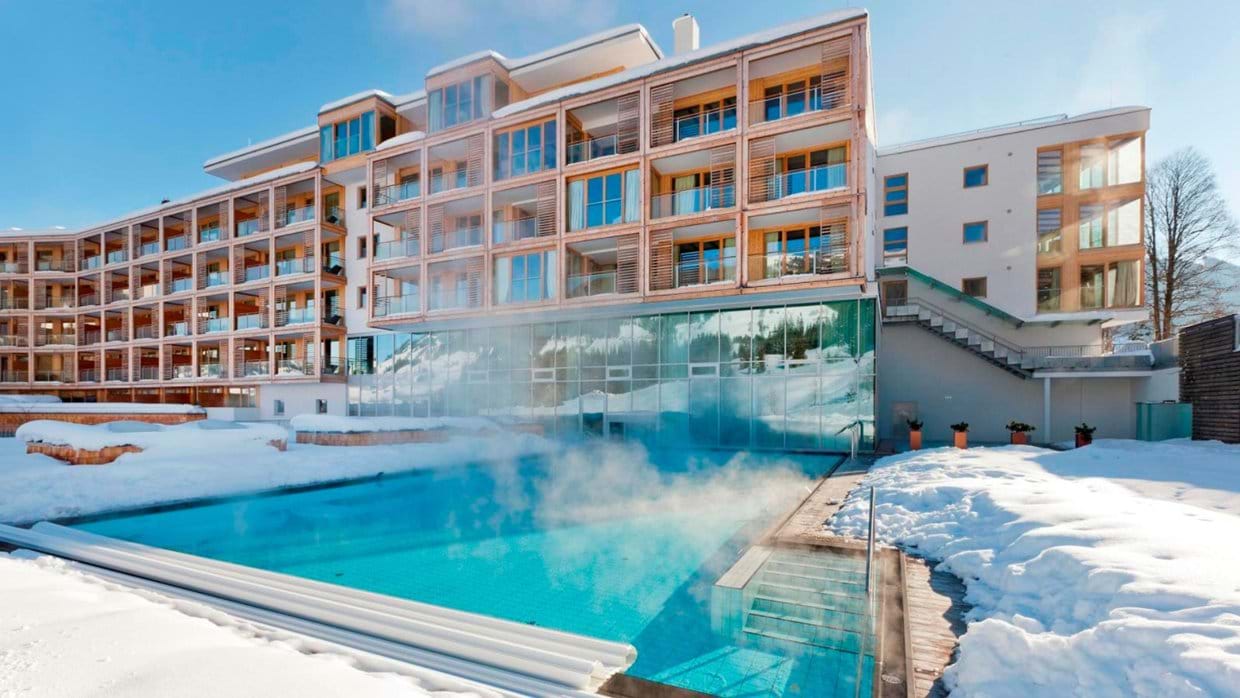 Luxury-ski-Hotel-Kitbuuhel-kempinski-oxford-ski-swimming pool.jpg