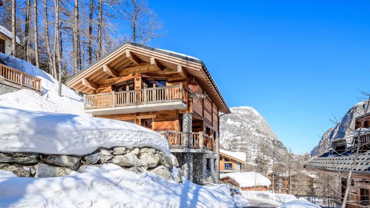 luxury-ski-chalet-vald'isere-acajuma-oxford-ski-exteriror (1).jpg