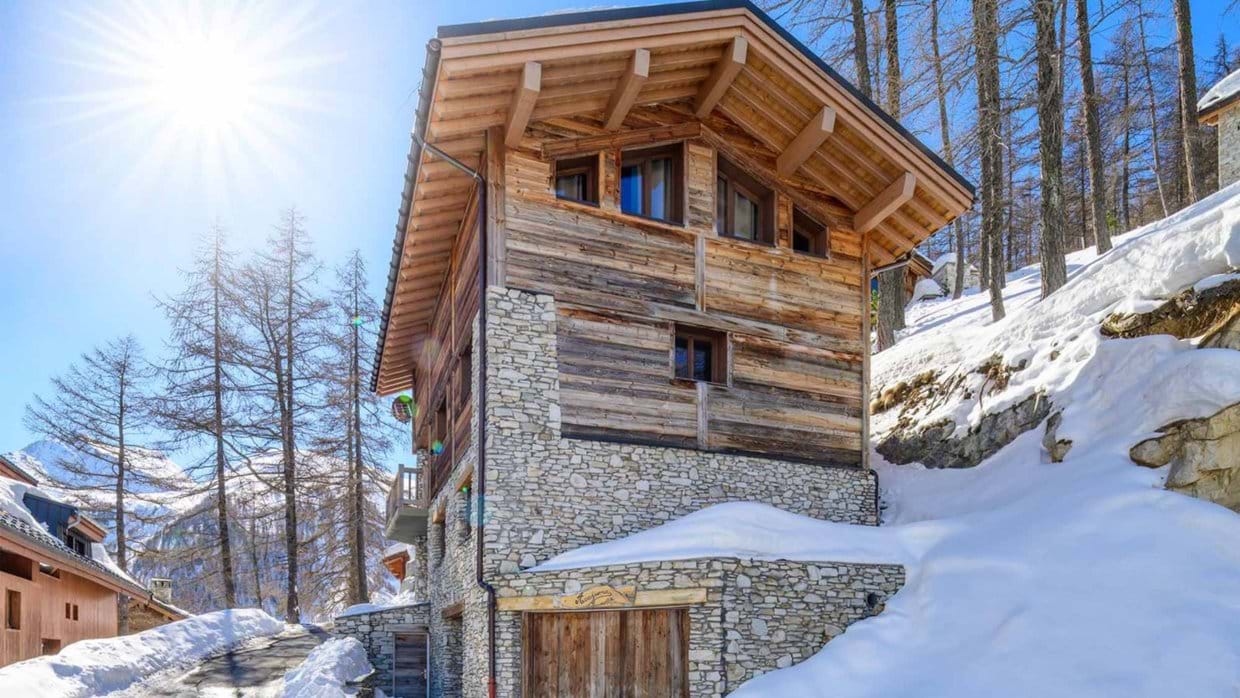 luxury-ski-chalet-vald'isere-acajuma-oxford-ski-exteriror (3).jpg