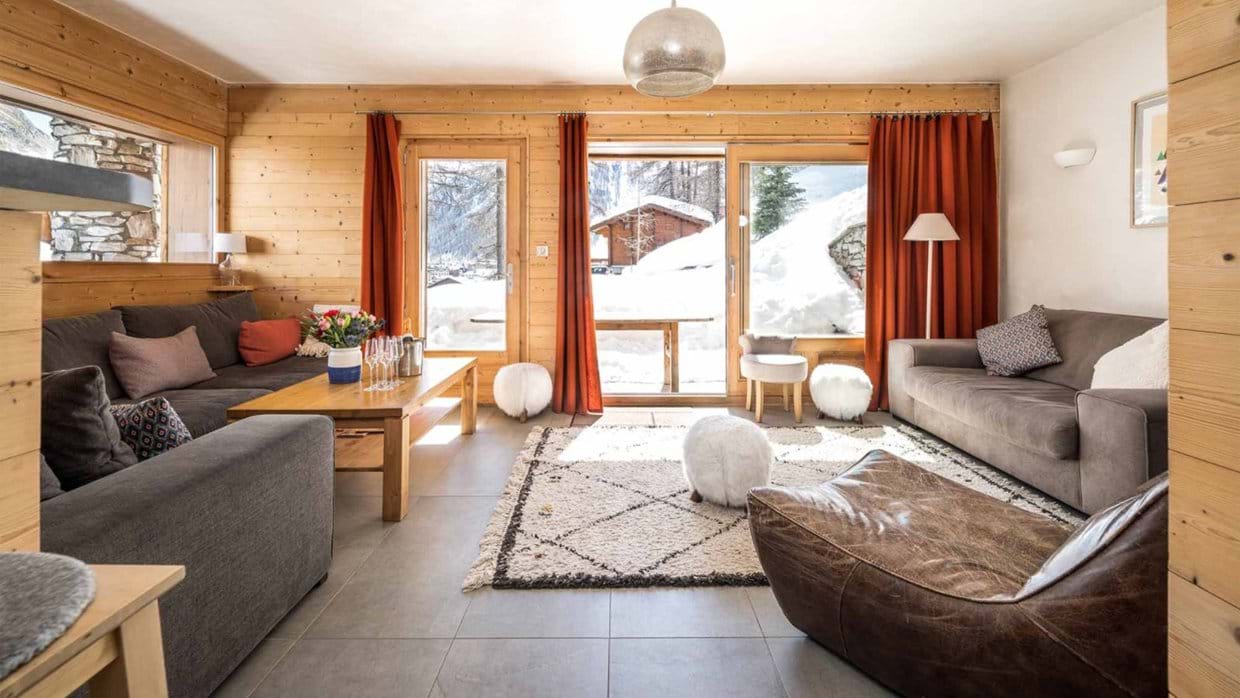 luxury-ski-chalet-vald'isere-acajuma-oxford-ski-living (2).jpg