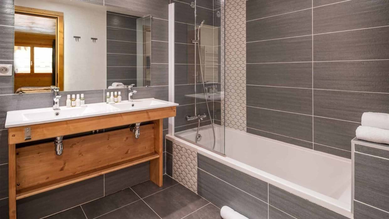 luxury-ski-chalet-vald'isere-acajuma-oxford-ski-bathroom (1).jpg