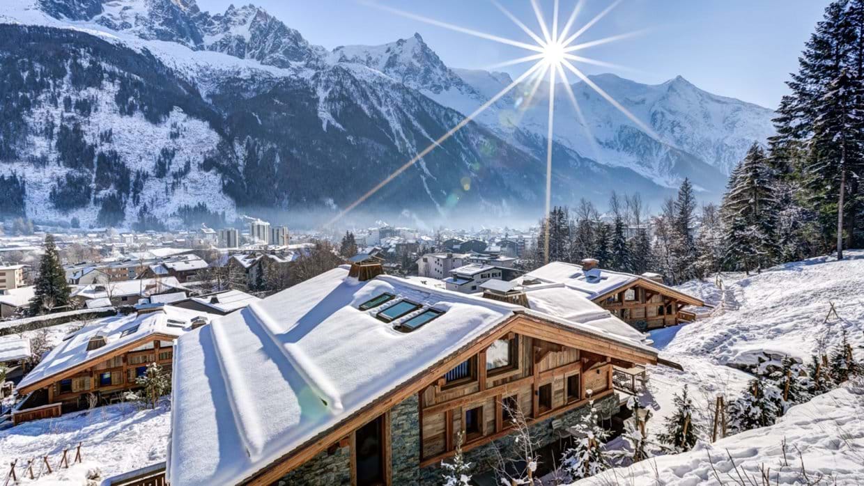 luxury-ski-chalet-chamonix-hameau-des-poxford-ski chalets.jpg