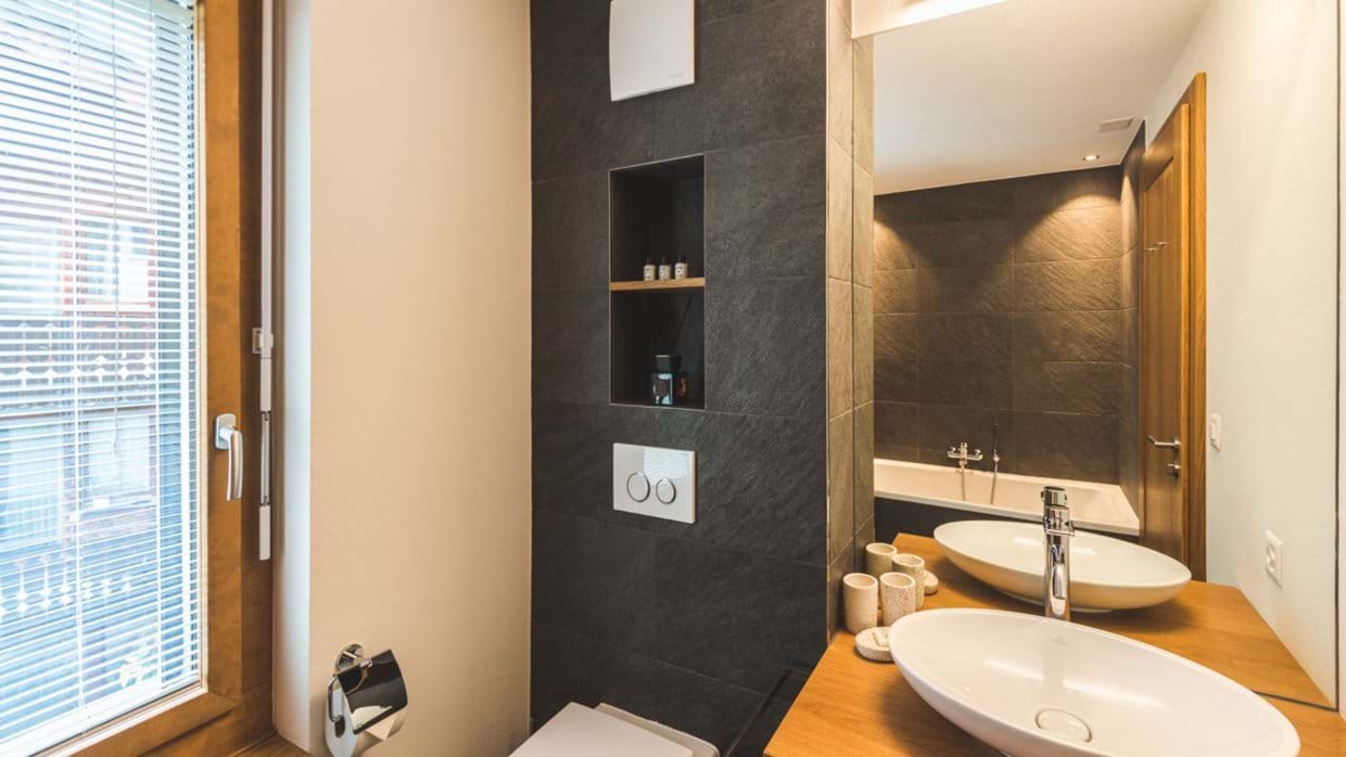 luxury-ski-chalet-zermatt-ti-oxford-ski-bathroom (1).jpg