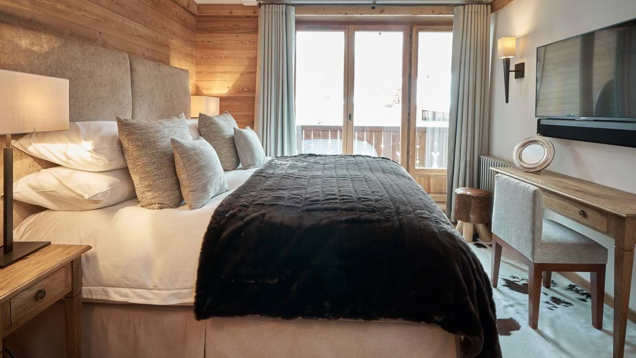 Luxury-ski-chalet-Val-d-Isere-choucas-penthouse-oxford-ski-bedroom-3.jpg