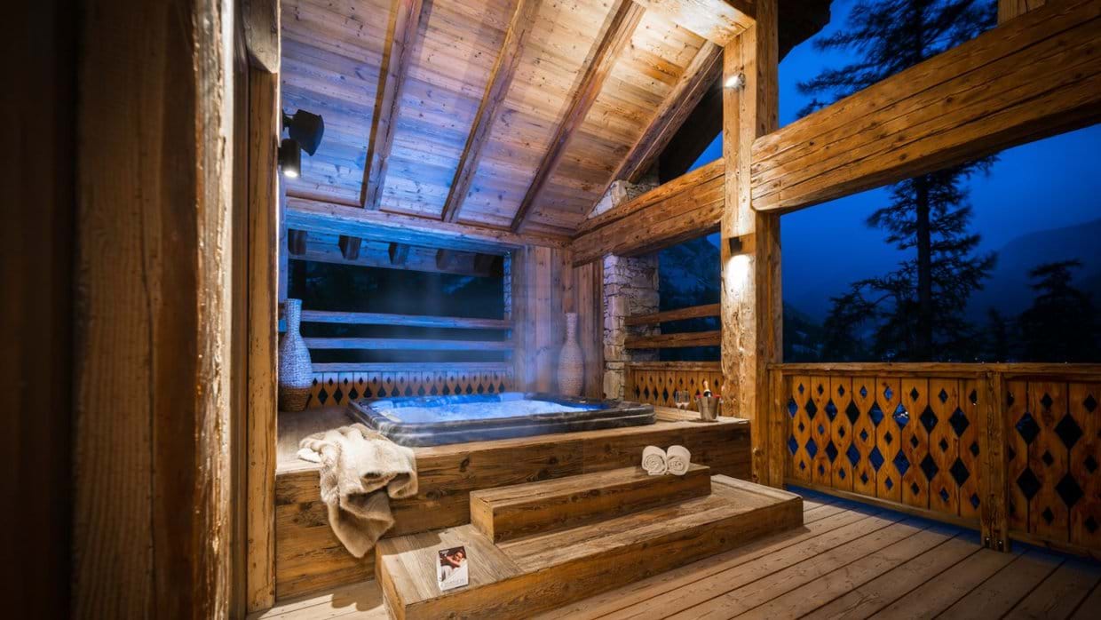 luxury-ski-chalet-valdisere-inoko-oxford-ski-hot-tub.jpg