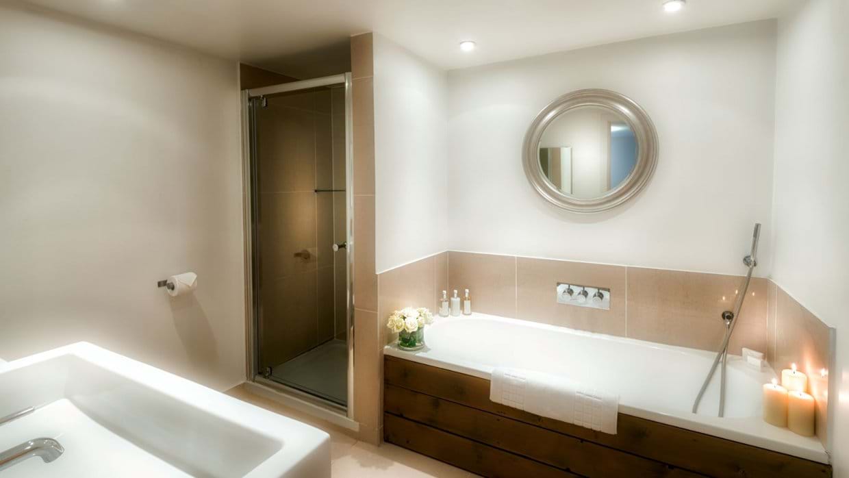 Luxury-ski-chalet-Morzine-Apartment-6-Oxford-Ski-Bathroom.jpg