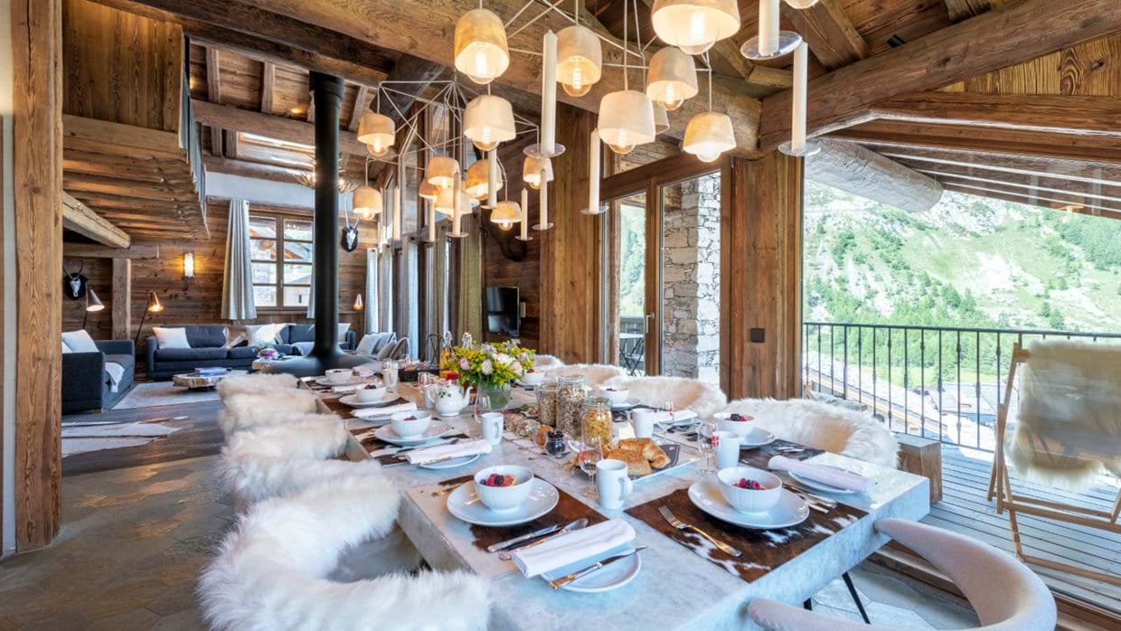 Chalet_face_a_Face_Val-d-Isere_Oxford_Ski_Dining_Room.jpg