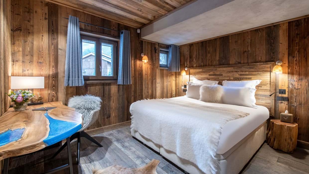 Chalet_face_a_Face_Val-d-Isere_Oxford_Ski_Bedroom4.jpg