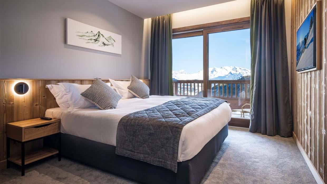 Luxury-ski-chalet-Les-Arcs-Suite-koda-Oxford-Ski-Bedroom (3).jpg