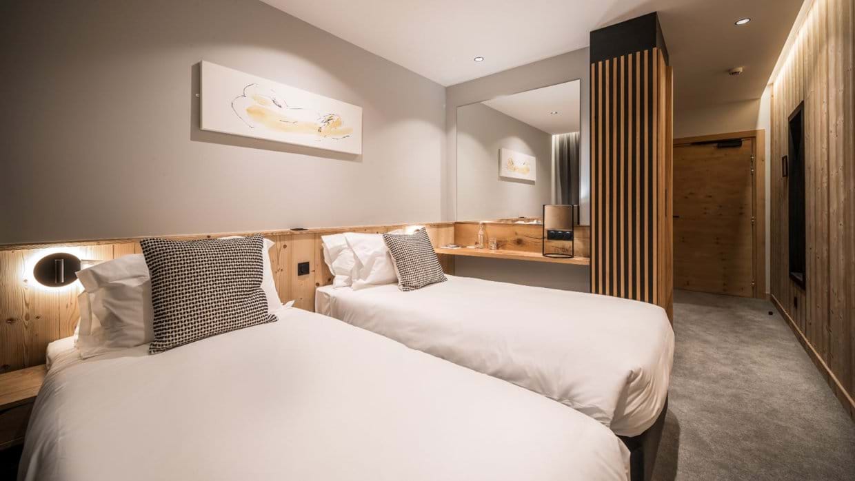 Luxury-ski-chalet-Les-Arcs-Suite-Oso-Oxford-Ski-Bedroom (1).jpg