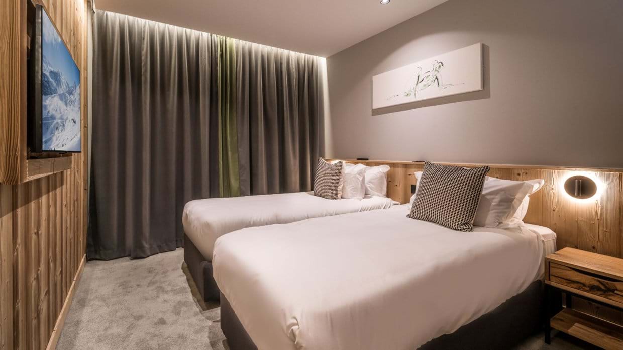 Luxury-ski-chalet-Les-Arcs-Suite-Oso-Oxford-Ski-Bedroom (2).jpg