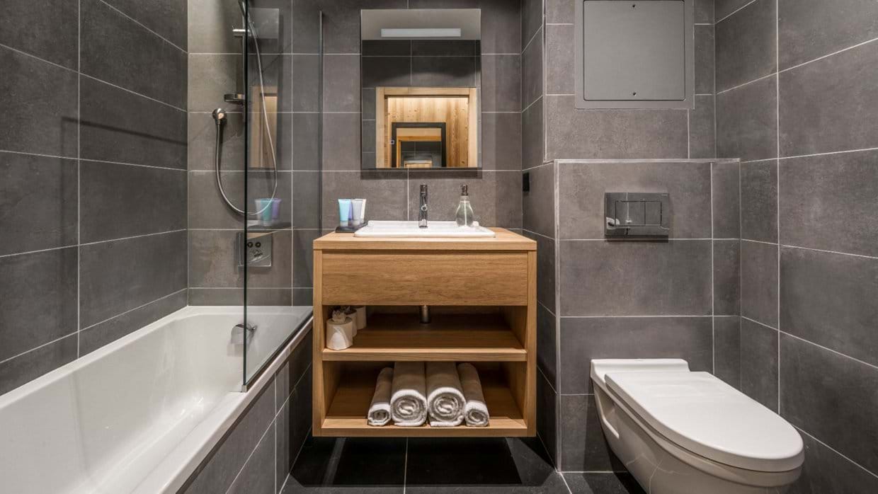 Luxury-ski-chalet-Les-Arcs-Suite-Oso-Oxford-Ski-Bathroom.jpg