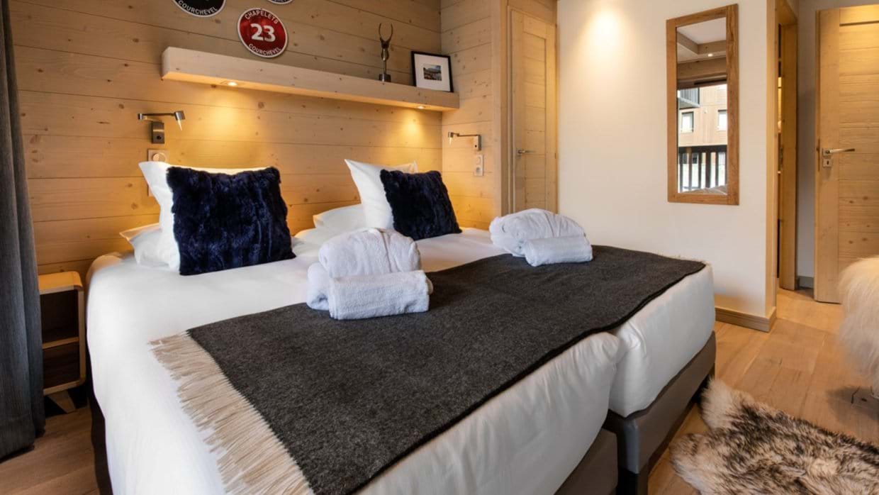 Luxury-ski-Apartment-Courchevel-1650-Mammoth_lodge-Oxford-Ski-Bedroom (8).jpg