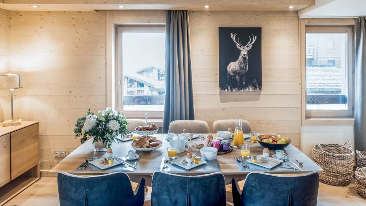 Luxury-ski-Apartment-Courchevel-1650-Mammoth_lodge-Oxford-Ski-Dining.jpg