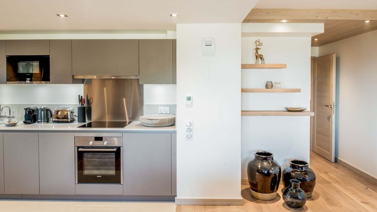 Luxury-ski-Apartment-Courchevel-1650-Mammoth_lodge-Oxford-Ski-Kitchen.jpg