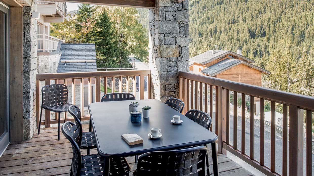 Luxury-ski-Apartment-Courchevel-1650-Mammoth_lodge-Oxford-Ski-Balcony.jpg