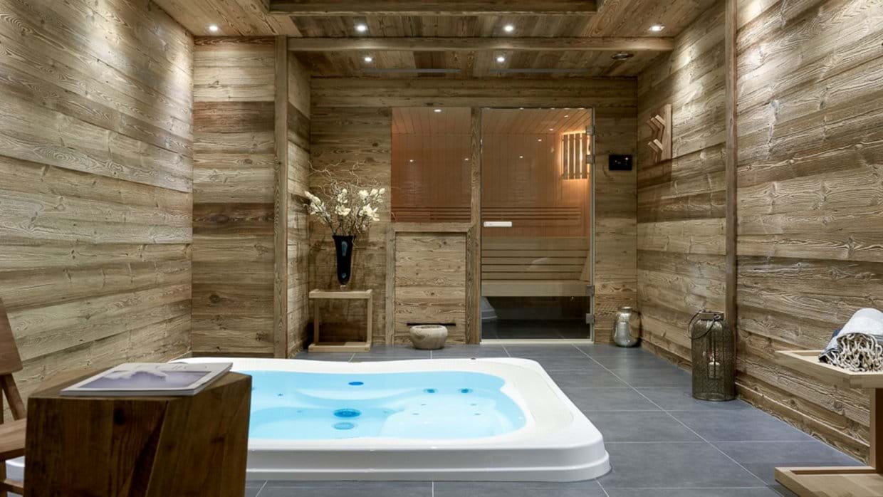 Luxury-ski-chalet-courchevel-1650-Le-C-Oxford-Ski-Hot-Tub.JPG