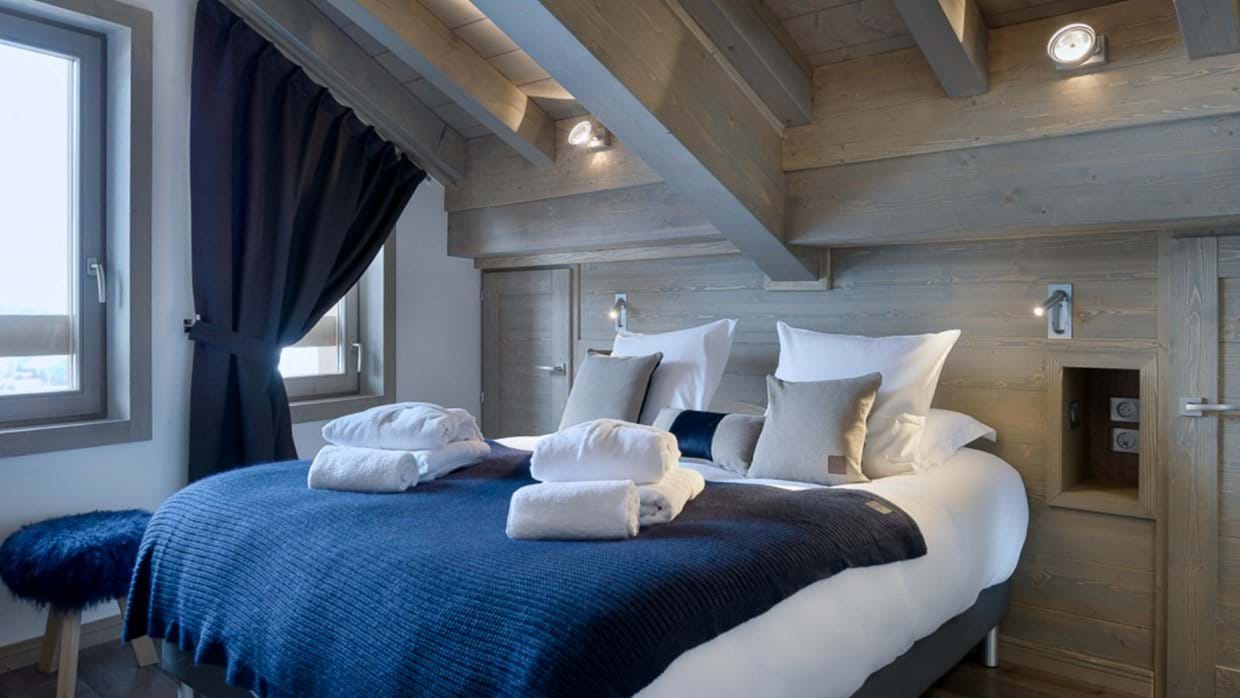 Luxury-ski-chalet-courchevel-1650-Le-C-Oxford-Ski-Bedroom (3).JPG