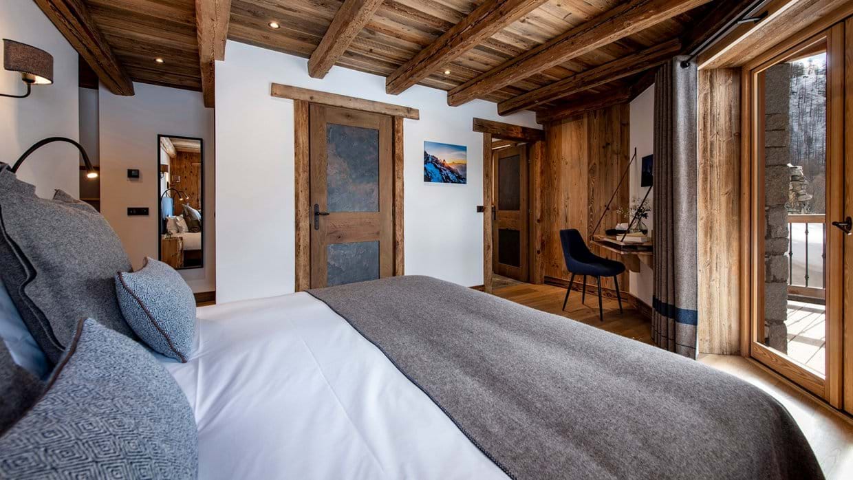 luxury-ski-chalet-val-disere-machapuchare-oxford-ski-company (19).jpg