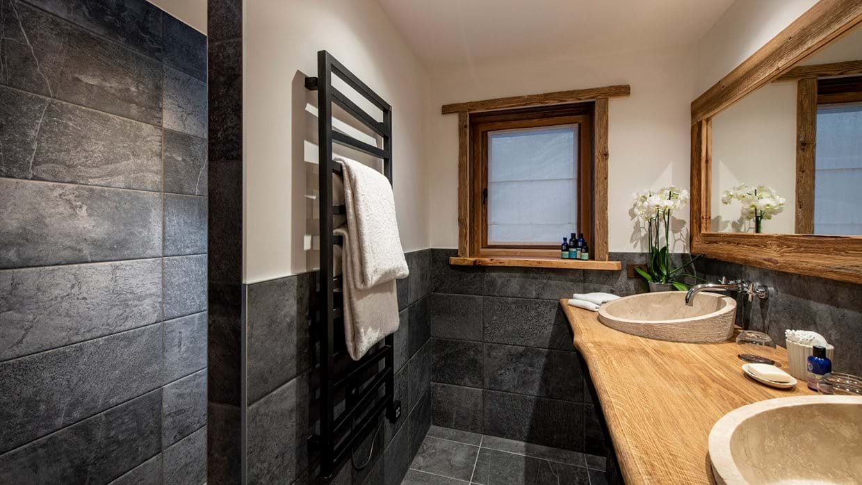 luxury-ski-chalet-val-disere-machapuchare-oxford-ski-company (8).jpg