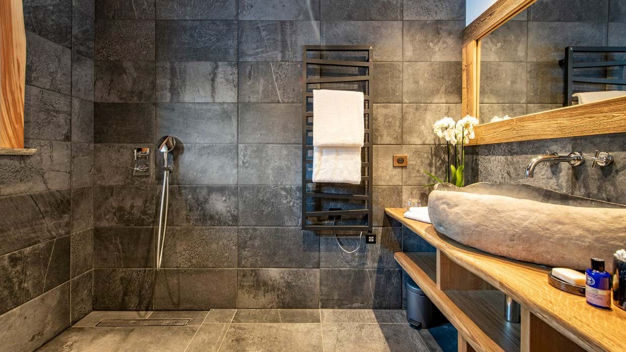 luxury-ski-chalet-val-disere-machapuchare-oxford-ski-company (9).jpg