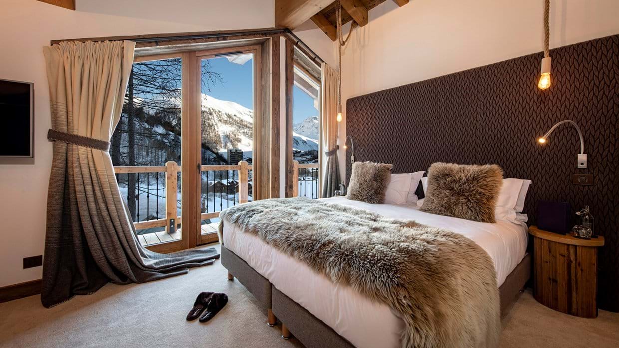 luxury-ski-chalet-val-disere-machapuchare-oxford-ski-company (10).jpg