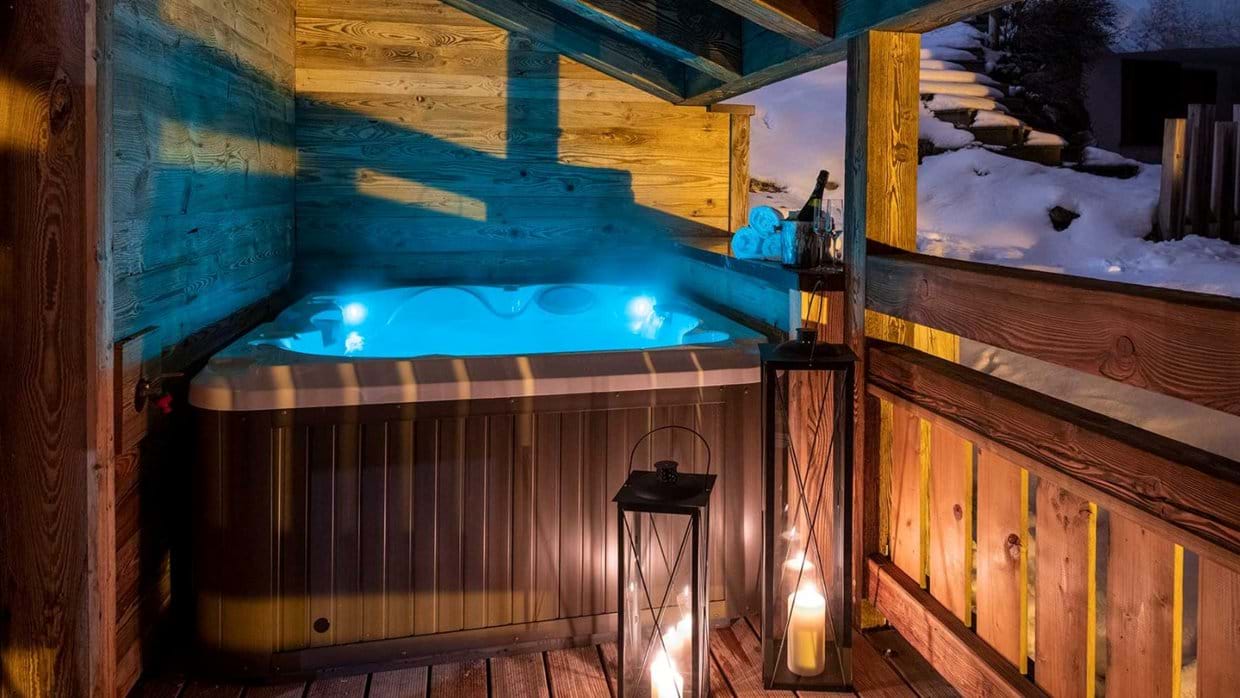 Luxury-Ski-Chalet-Morzine-Three-Bears-Oxford-Ski-hot-tub.jpg