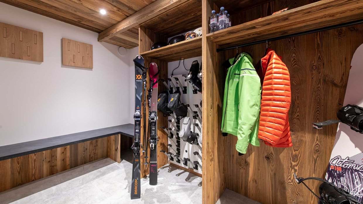 Luxury-Ski-Chalet-Morzine-Three-Bears-Oxford-Ski-Ski-Room.jpg