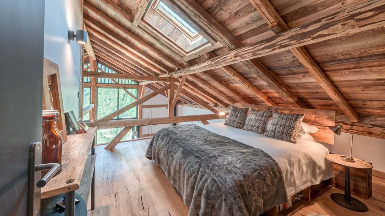 Luxury-Ski-Chalet-Morzine-Chalet-Bobb-Oxford-Ski-Bedroom (2).jpg