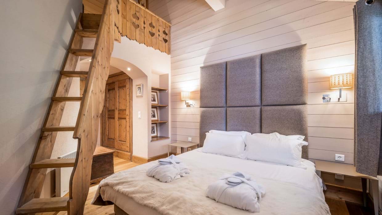 luxury-ski-chalet-meribel-brioche-oxford-ski-bedr (3).jpg