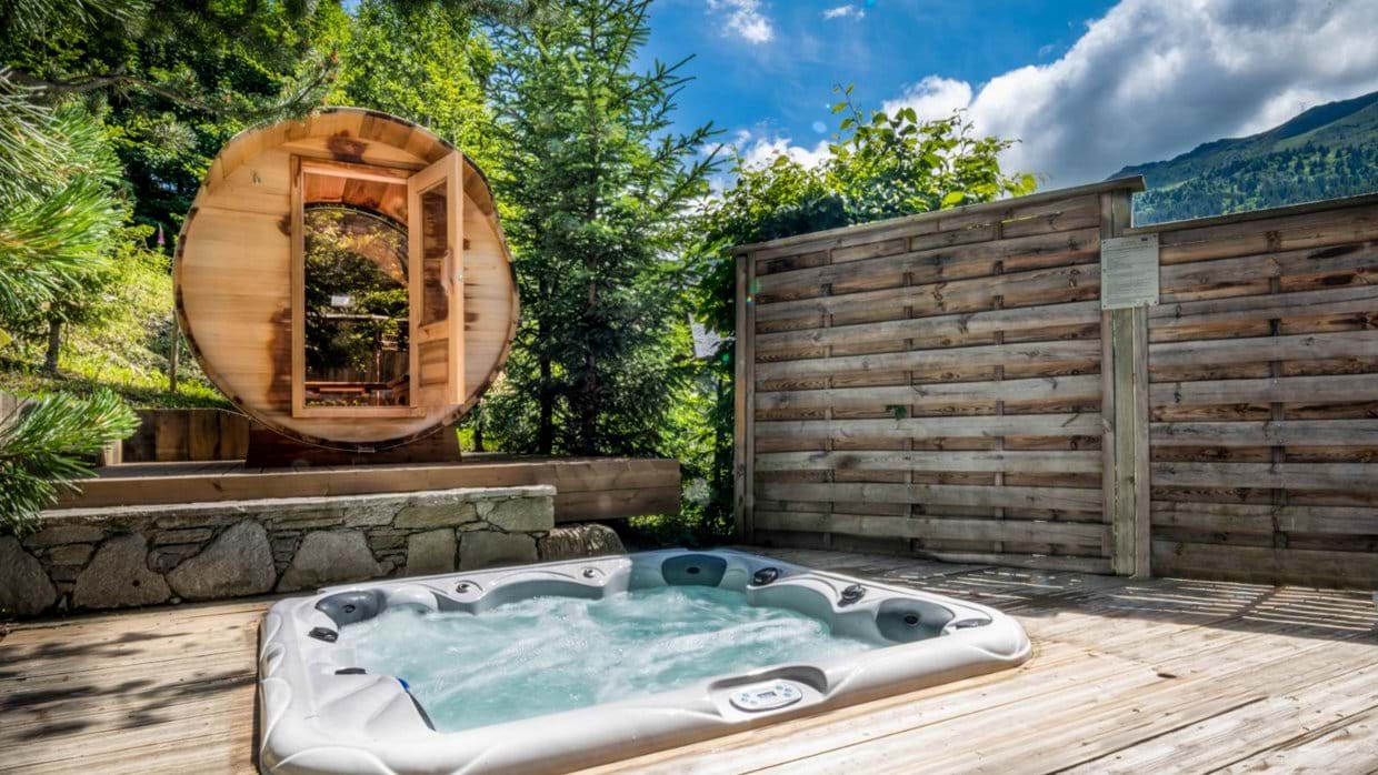 luxury-ski-chalet-meribel-brioche-oxford-ski-hot-tub.jpg