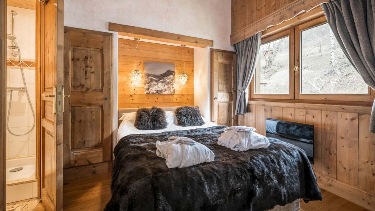 luxury-ski-chalet-meribel-marielaine-oxford-ski-bedroom1.jpg