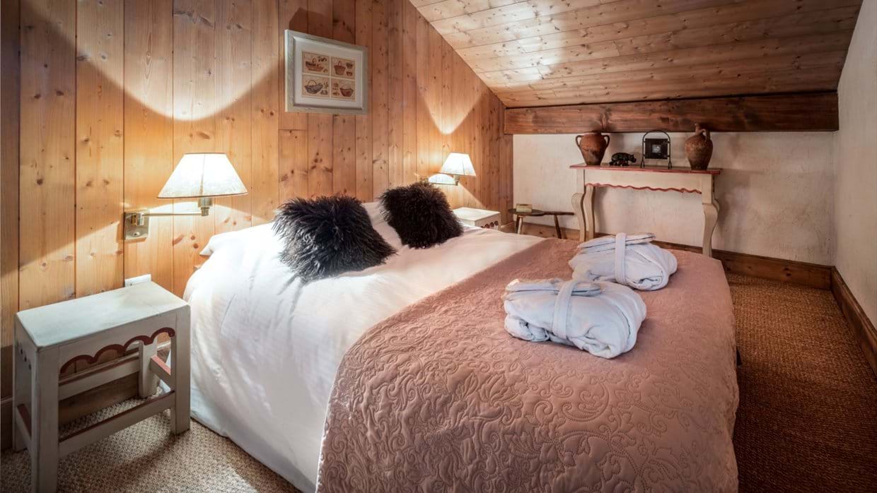 luxury-ski-chalet-meribel-marielaine-oxford-ski-bedroom3.jpg