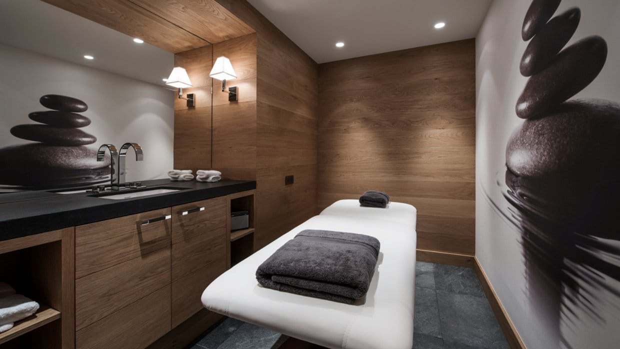 luxury-chalets-meribel-oxford-ski-company-le-grenier (25).jpg