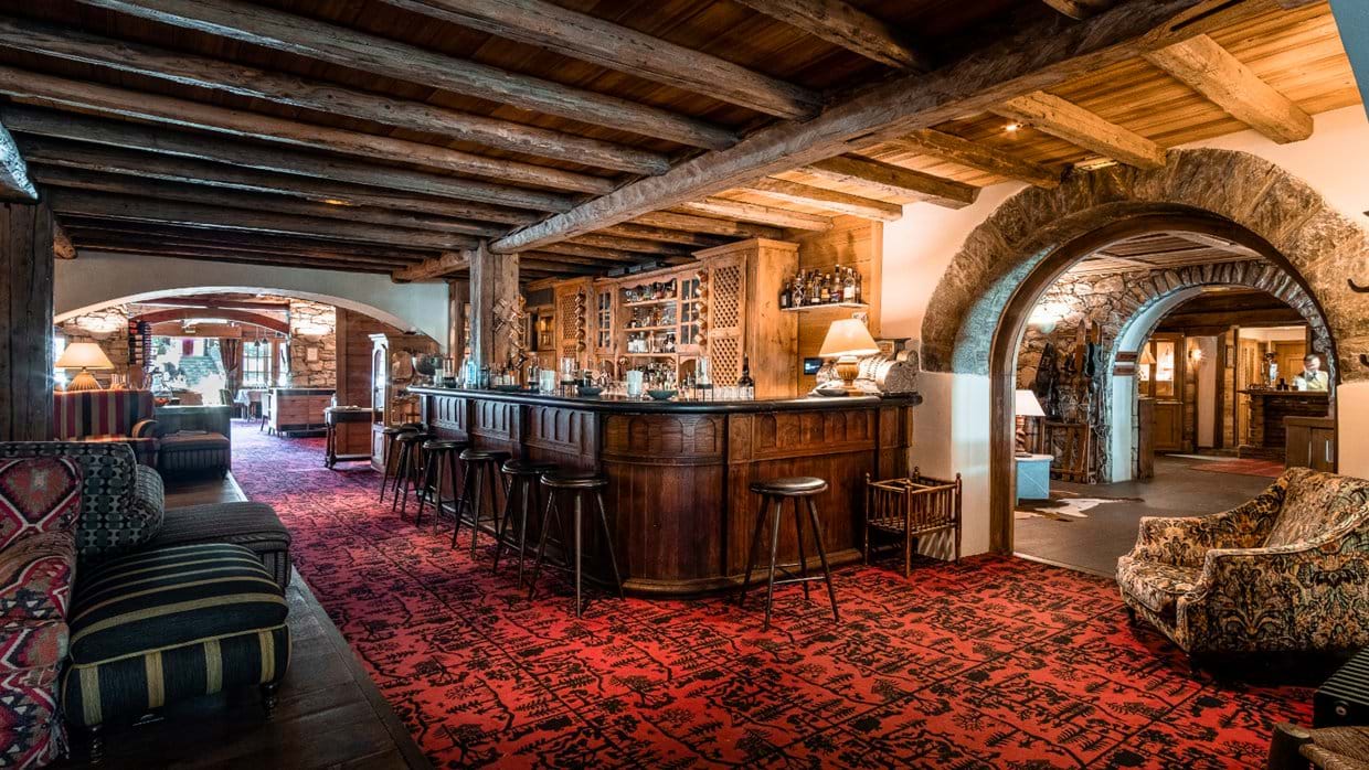 luxury-ski-hotel-blizzard-bar1.jpg