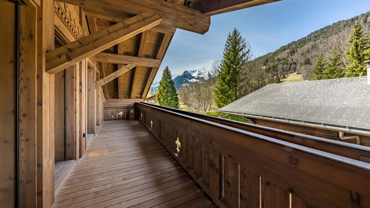 Luxury-Ski-Chalet-Gstaad-Ultima-Gstaad-Two-Bedroom-Residence-Oxford-Ski-Balcony.jpg