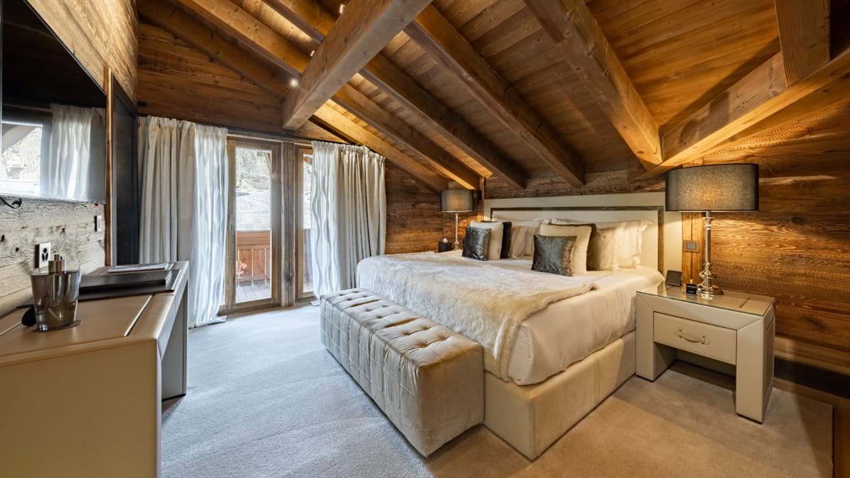 Luxury-Ski-Chalet-Gstaad-Ultima-Gstaad-Two-Bedroom-Residence-Oxford-Ski-Bedroom (2).jpg