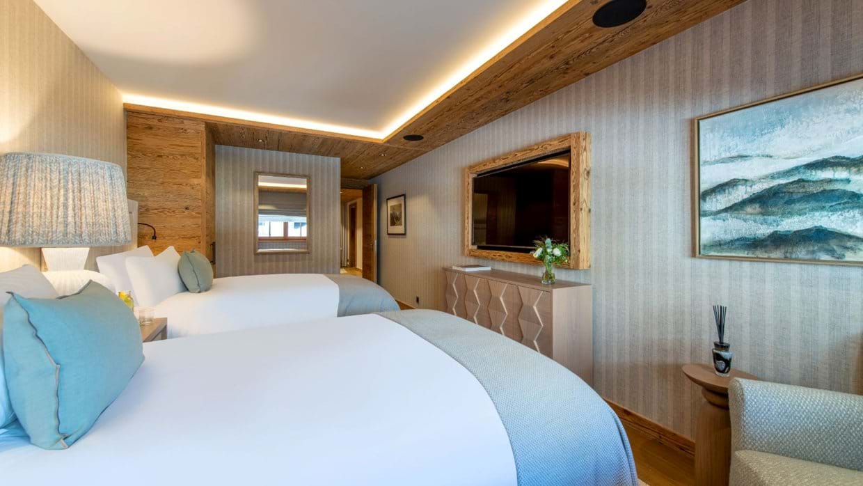 Luxury-Ski-Chalet-Zermatt-Chalet-Elbrus-Oxford-Ski-Bedroom (5).jpg