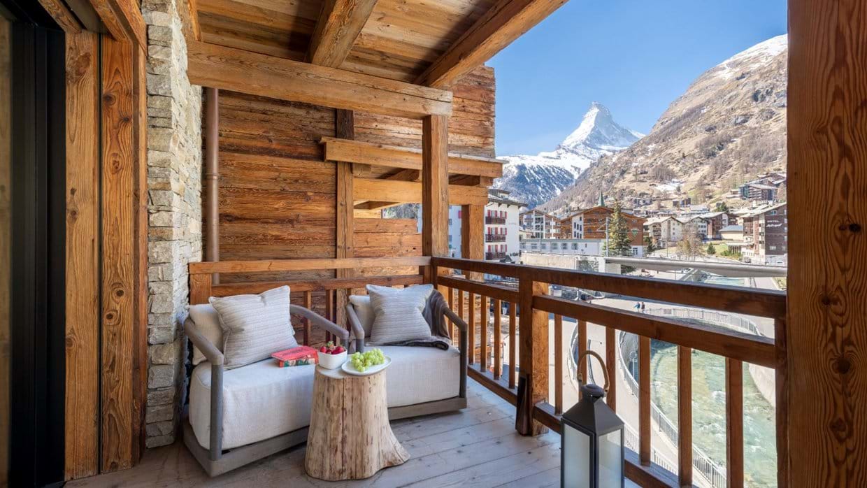 Luxury-Ski-Chalet-Zermatt-Chalet-Elbrus-Oxford-Ski-Bedroom (9).jpg
