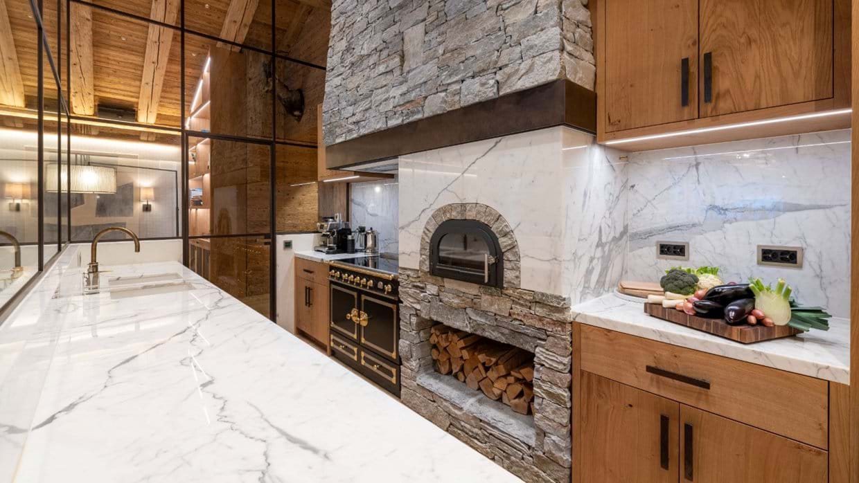 Luxury-Ski-Chalet-Zermatt-Chalet-Elbrus-Oxford-Ski-Pizza-Oven.jpg