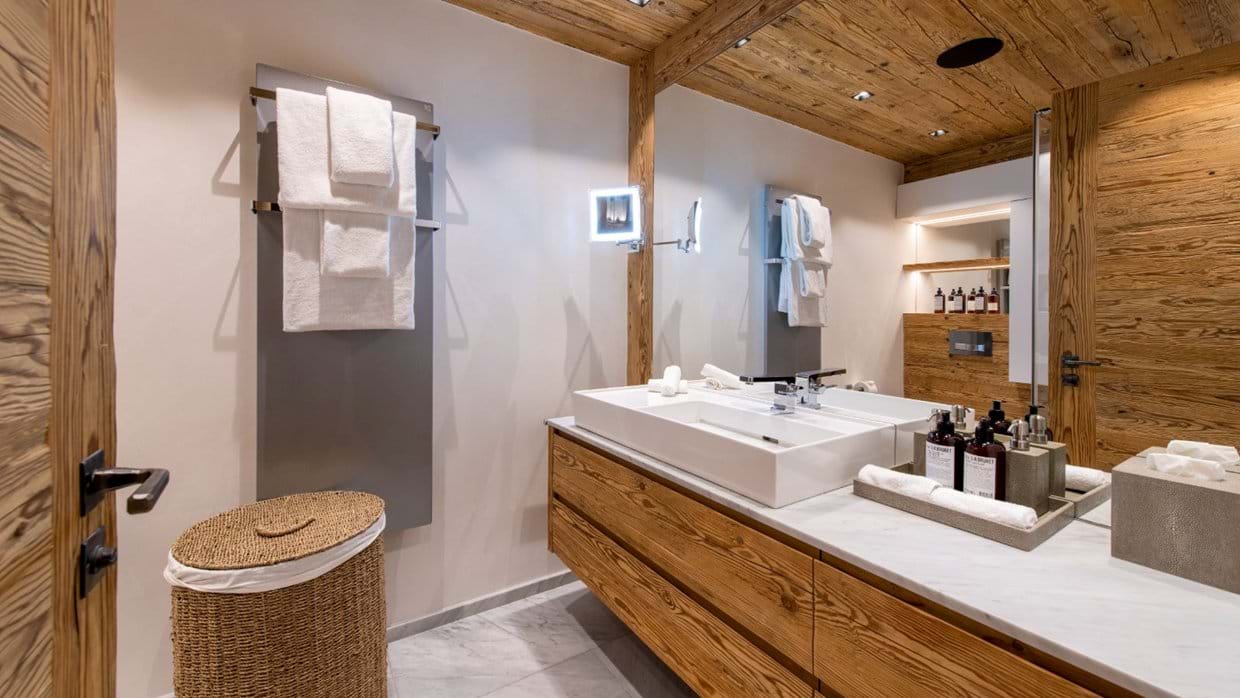 Luxury-Ski-Chalet-Zermatt-Chalet-Elbrus-Oxford-Ski-Bathroom.jpg