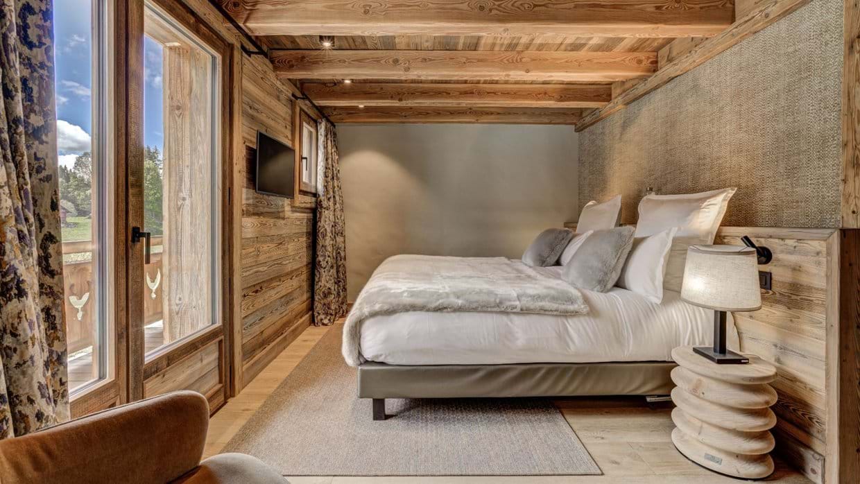 Luxury-Ski-Chalet-St-Gervais-Armancette-Chalet-Carline-Oxford-Ski-Bedroom (1).jpg