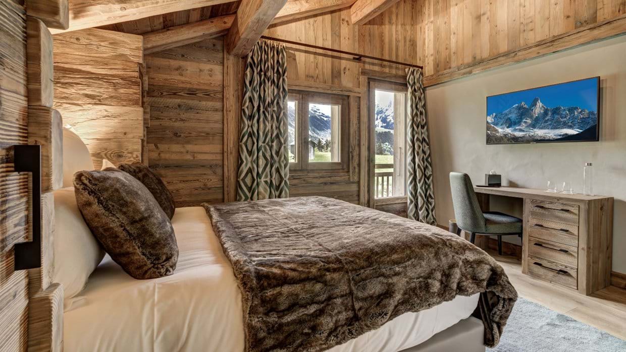 Luxury-Ski-Chalet-St-Gervais-Armancette-Chalet-Carline-Oxford-Ski-Bedroom (3).jpg