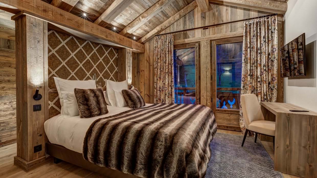 Luxury-Ski-Chalet-St-Gervais-Armancette-Chalet-Silene-Oxford-Ski-Bedroom (2).jpg