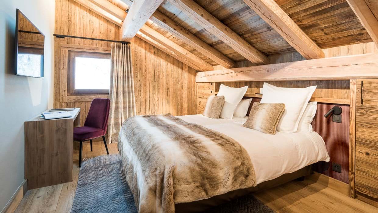Luxury-Ski-Chalet-St-Gervais-Armancette-Chalet-Silene-Oxford-Ski-Bedroom (3).jpg