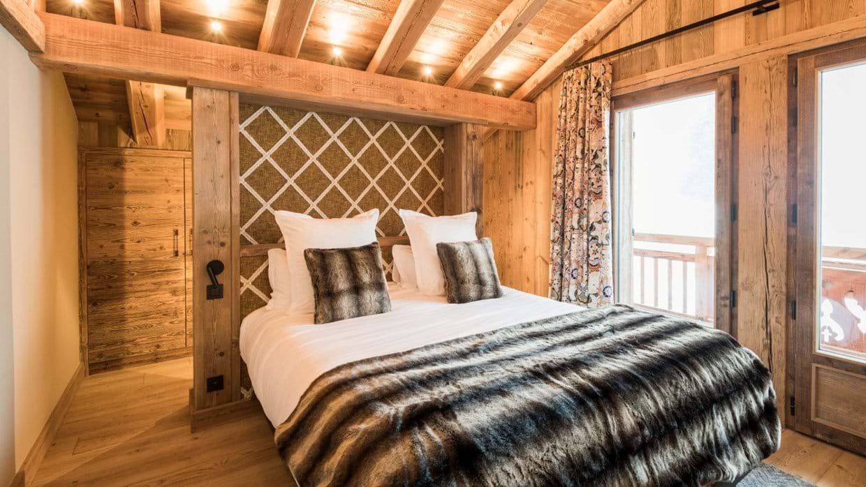 Luxury-Ski-Chalet-St-Gervais-Armancette-Chalet-Silene-Oxford-Ski-Bedroom (4).jpg
