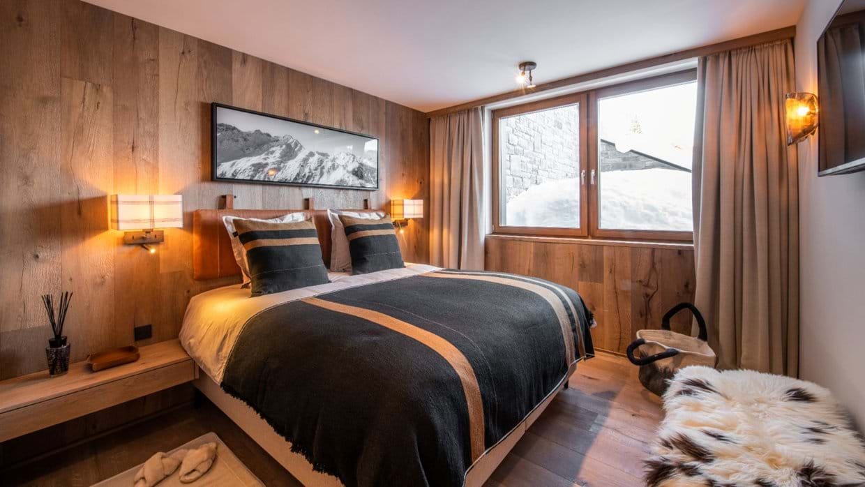 Luxury-Ski-Chalet-St-Anton-Apartment-Galzig-Oxford-Ski-Bedroom (6).jpg
