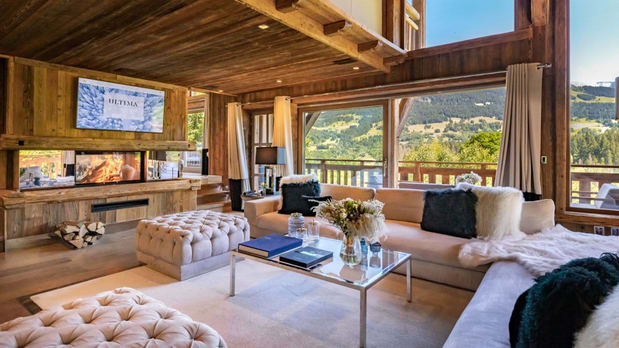 Luxury-Ski-Chalet-Megeve-Ultima-Megeve-Oxford-Ski-Lounge (3).jpg