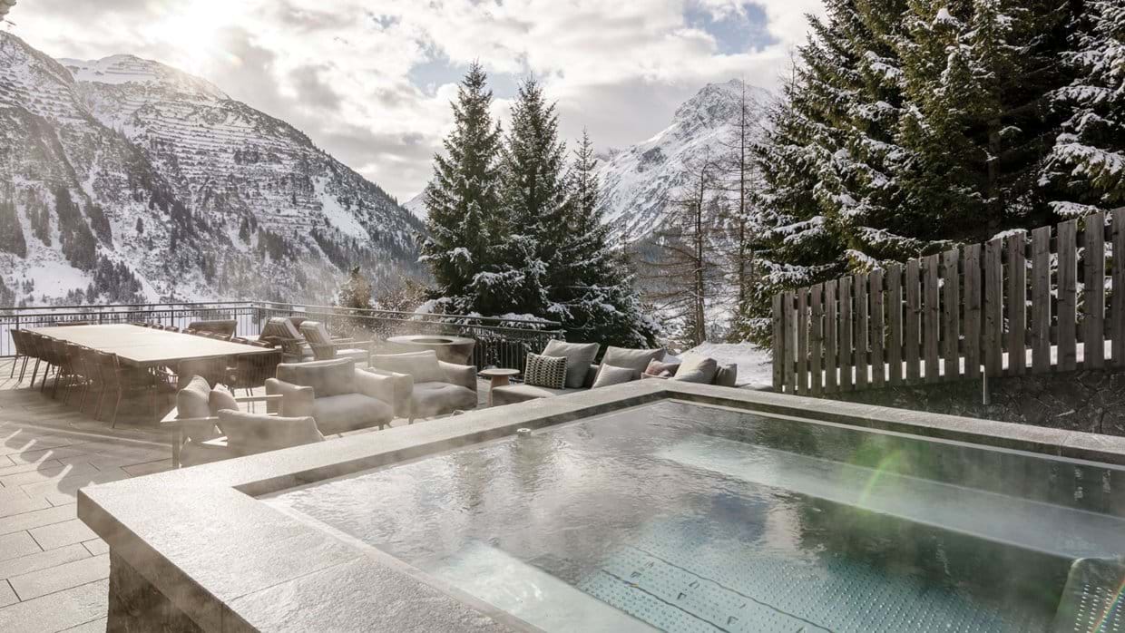 Luxury-Ski-Chalets-Lech-Arula-Oxford-Ski-Hot-Tub-2.jpg